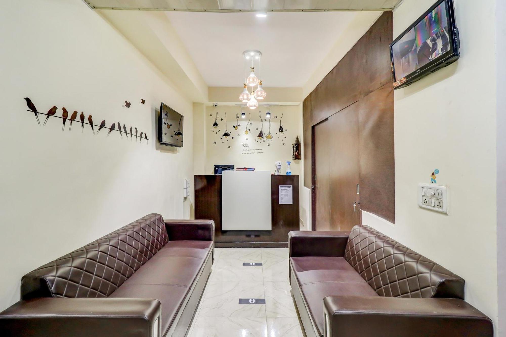 Hotel O Rs Hotels Near Pitampura Metro Delhi  Exteriör bild
