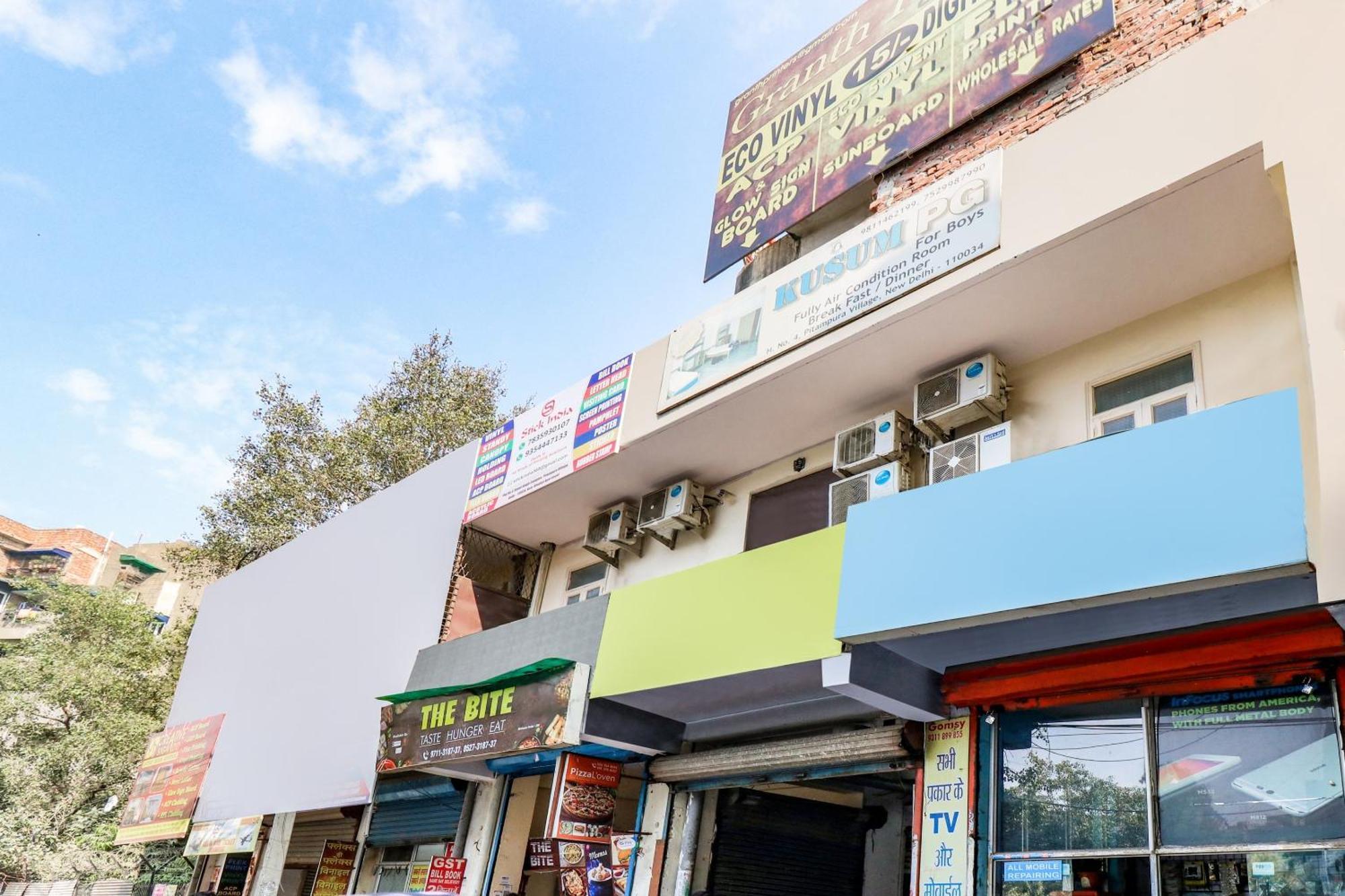 Hotel O Rs Hotels Near Pitampura Metro Delhi  Exteriör bild